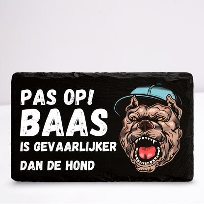 Pas op baas is gevaarlijker dan de hond | Leistenen wandbordje