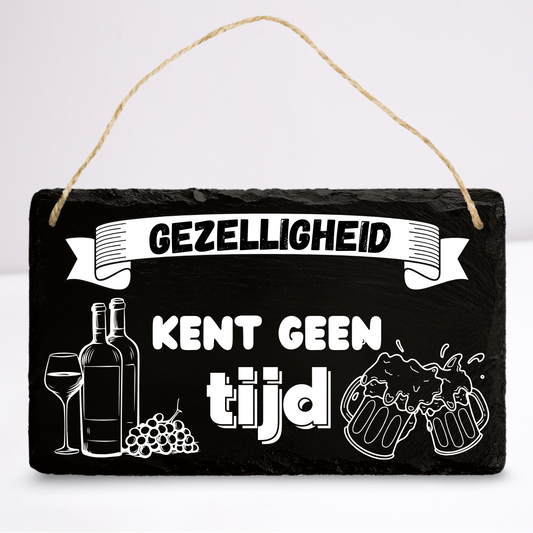 Gezelligheid kent geen tijd | Leistenen wandbordje