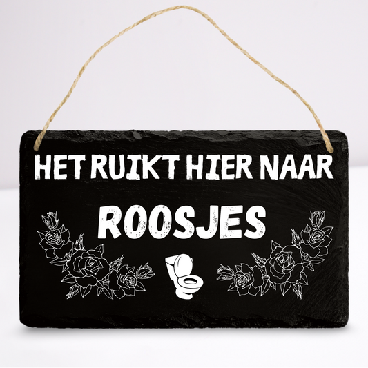 Het ruikt hier naar roosjes | Leistenen wandbordje