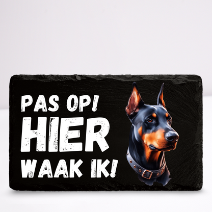 Pas op hier waak ik! Dobermann | Leistenen wandbordje